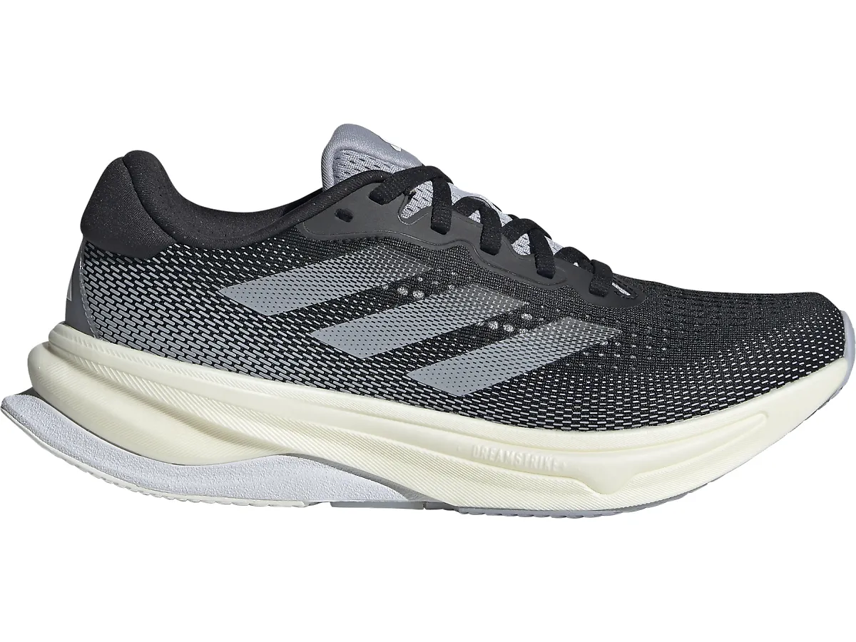 IF3007_1_FOOTWEAR_Photography_Side-Lateral-Center-View_transparent-copy